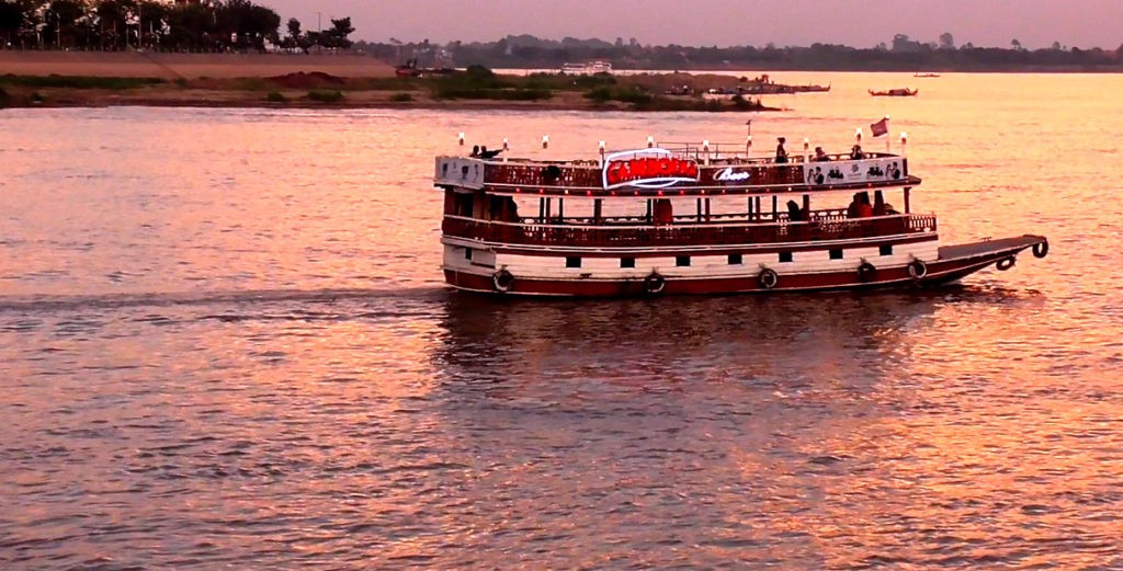 Phnom-penh-river